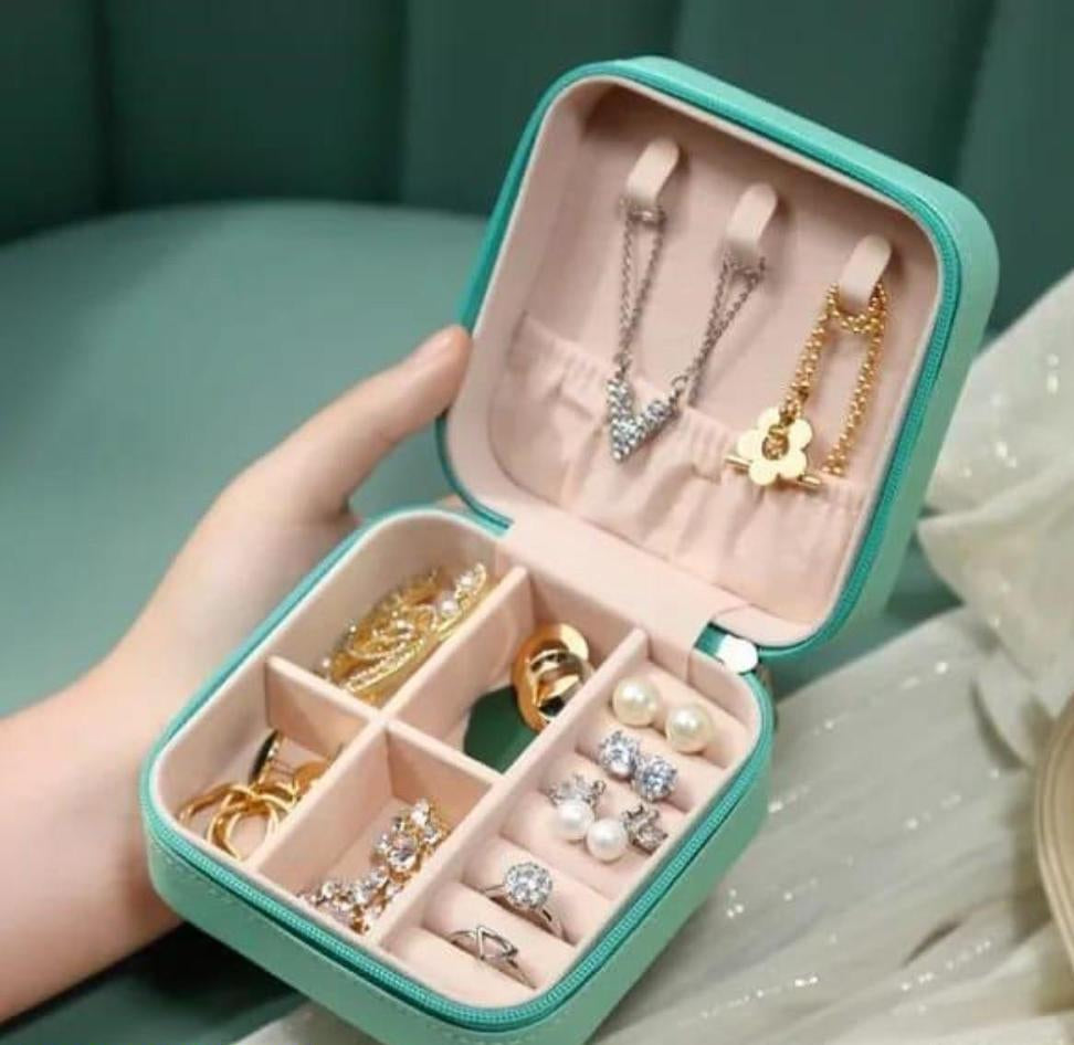 💍 Elegant Travel Jewelry Box