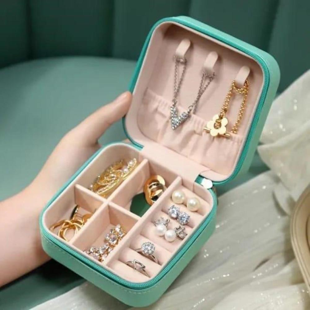 💍 Elegant Travel Jewelry Box