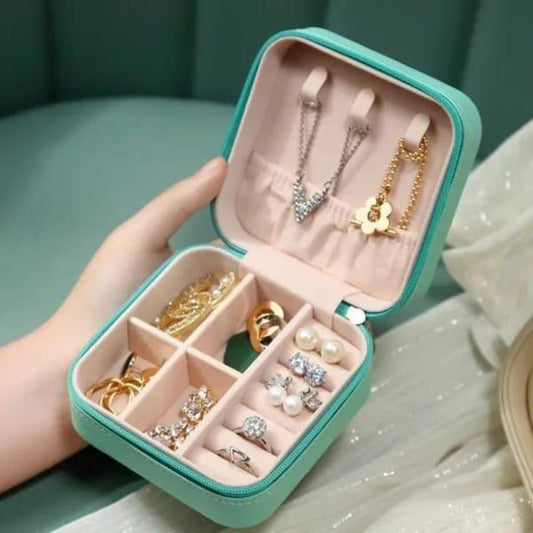 💍 Elegant Travel Jewelry Box